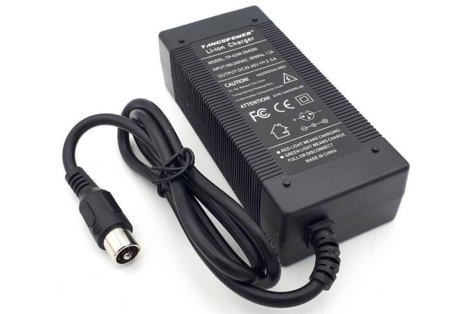 Адаптер питания для электросамокатов для Li-Ion батарей (29.40V 2.0A RCA)